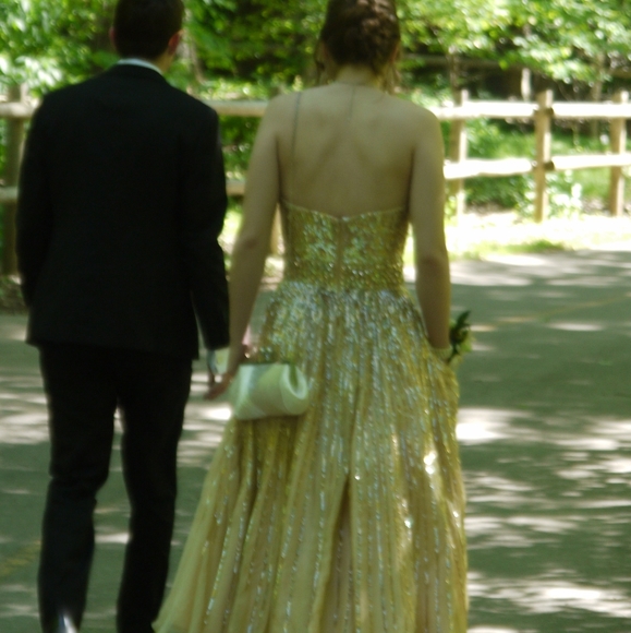 Gold sequined prom dress - Picture 2 of 3
